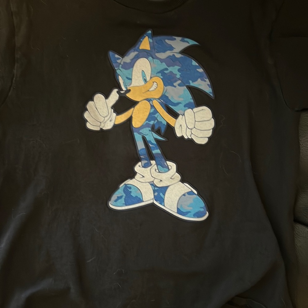 Size 7 Sonic the hedgehog shirt
